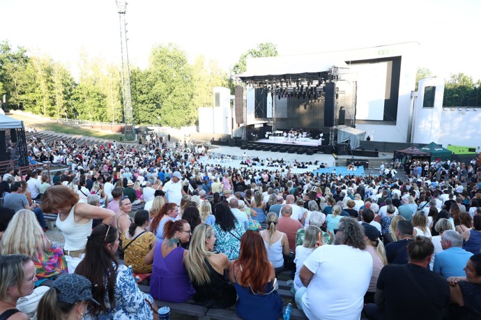 FOTO: Koncert Diany Ross v Plzni. – stránka 10