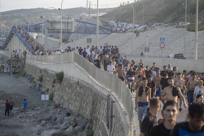 FOTO: Imigranti v Ceutě. – stránka 1