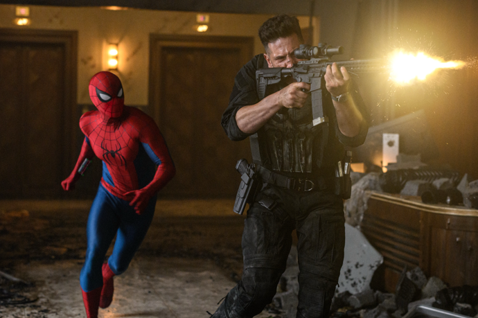 FOTO: Tom Holland  a Jon Bernthal ve filmu Spider-Man: Zbrusu nový den. – stránka 1