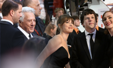 Jesse Eisenberg rozdával úsměvy, Dustin Hoffman klidnil dav. Hollywoodské hvězdy rozzářily Karlovy Vary
