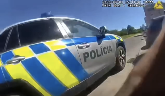 FOTO: Několikaměsíční dítě zůstalo uvězněné v autě. – stránka 3