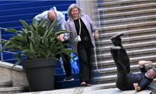 Zrádné schody potrápily nejednoho hosta.
