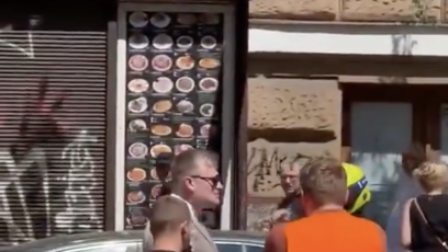FOTO: Celou situaci vysvětloval policii.
