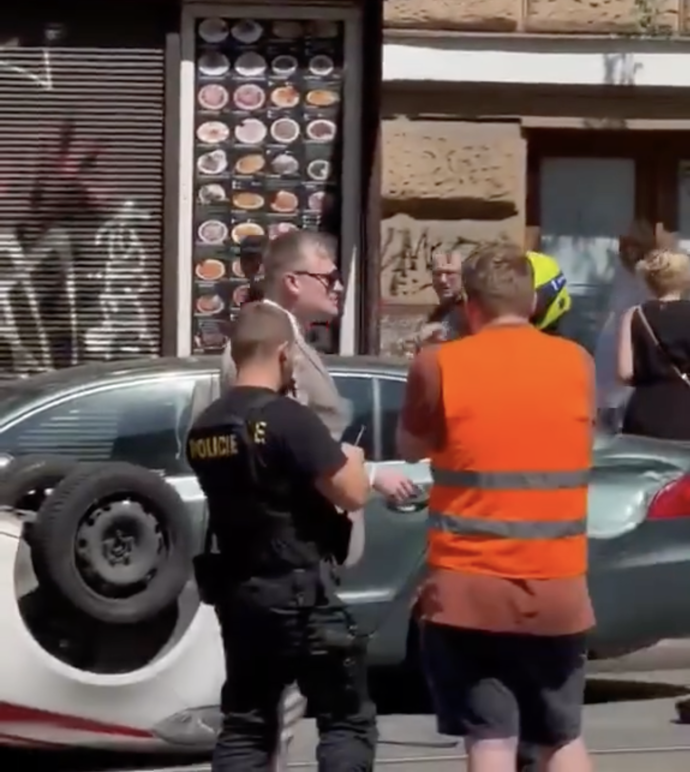 FOTO: Celou situaci vysvětloval policii. – stránka 27