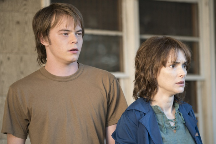 FOTO: Winona Ryder v první řadě seriálu Netflixu.