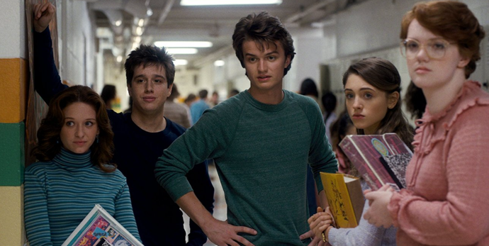 FOTO: Steve měl být původně pouze vedlejší postavou seriálu Stranger Things. Joe Keery z něj však udělal legendu. – stránka 1