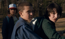 Gaten Matarazzo, Millie Bobby Brown a Finn Wolfhard.