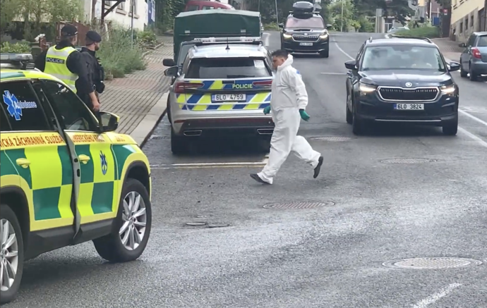 FOTO: Kriminalisté na místě činu zajišťovali stopy dlouhé hodiny. – stránka 3