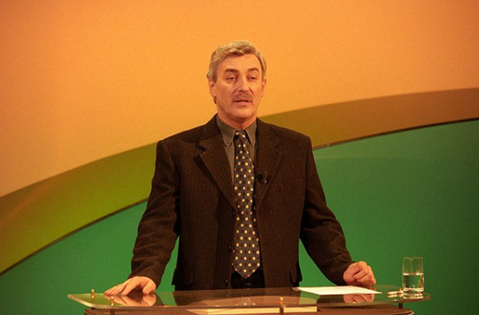 FOTO: Jan Rosák jako moderátor v pořadu Riskuj!. – stránka 1