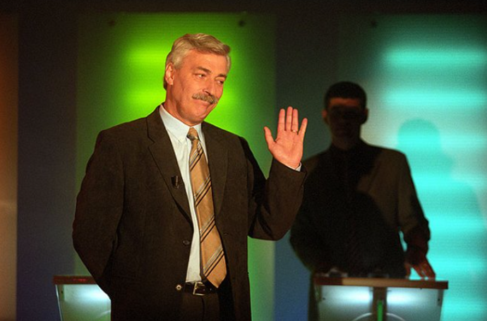 FOTO: Jan Rosák jako moderátor v pořadu Riskuj!.