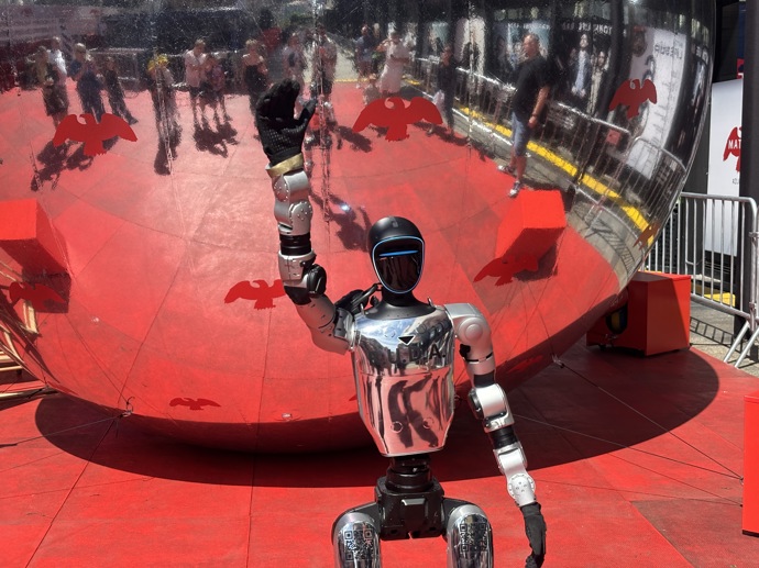 FOTO: Robot Ruda je frajer. – stránka 648