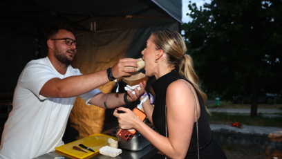 FOTO: Sabina Pšádová se nechala nakrmit.
