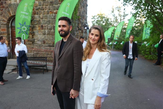 FOTO: Jana Bernášková s partnerem na Innogy party. – stránka 10