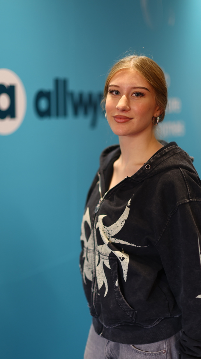 FOTO: Laura se o své kariéře rozpovídala v rozhovoru pro eXtra. – stránka 19