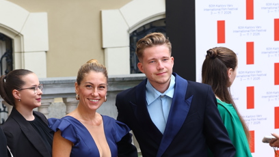 FOTO: Bývalá ministryně Eva Decroix po boku svého poradce Honzy.