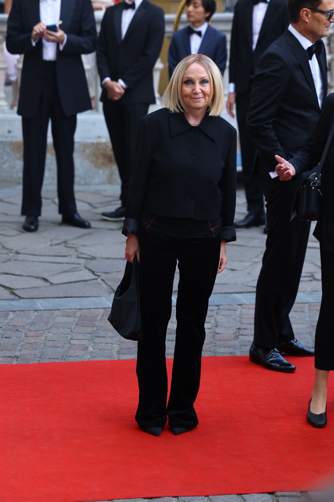 FOTO: Zpěvačka Bára Basiková celá v černém. – stránka 18