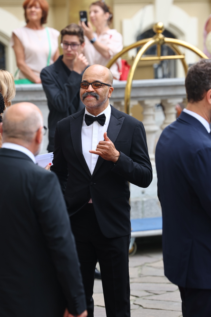 FOTO: Jeffrey Wright odjíždí k Thermalu. – stránka 21