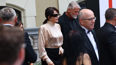 FOTO: Francouzská herečka Juliette Binoche míří k Thermalu.