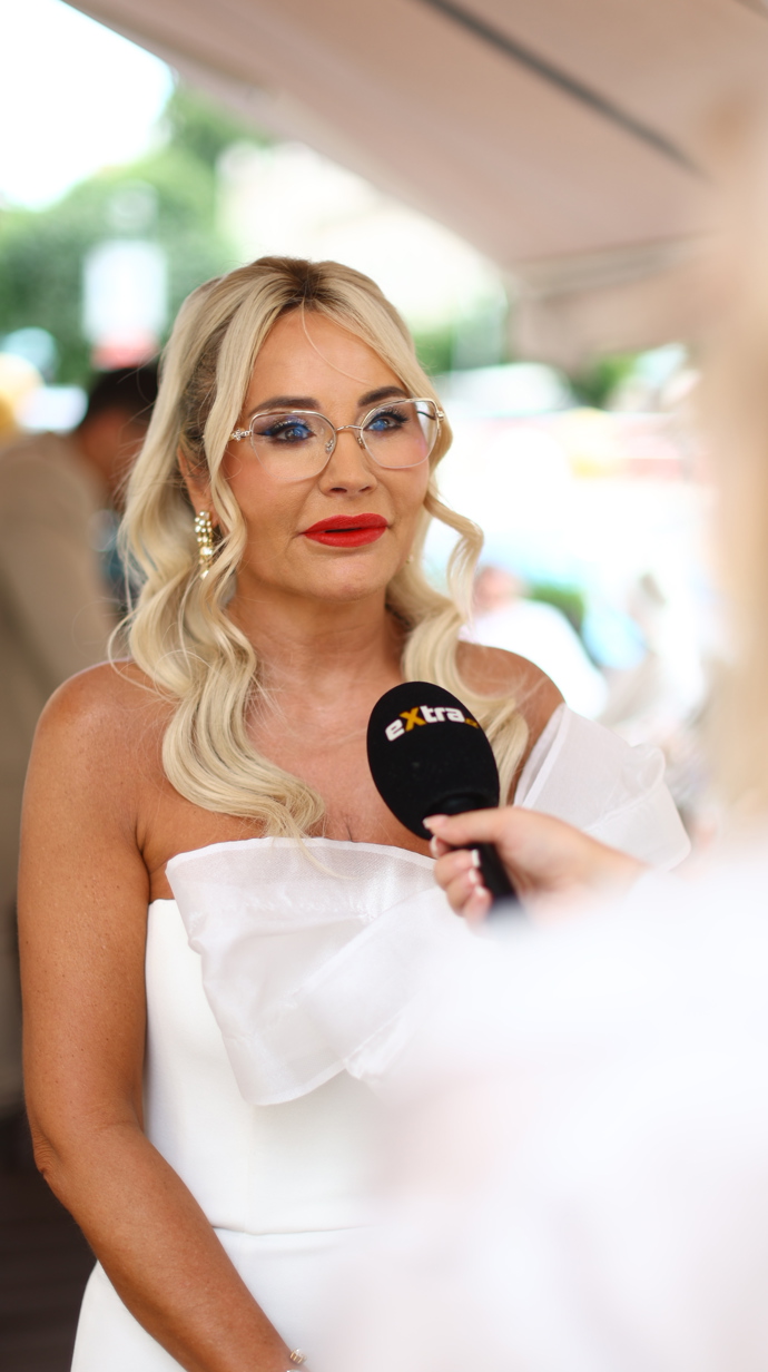 FOTO: Lenka Dragounová během rozhovoru pro eXtra. – stránka 905