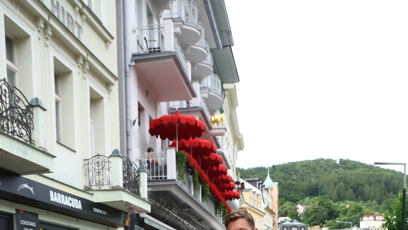 FOTO: Tereza Barošová s přítelem na kolonádě.
