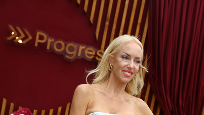 FOTO: Kate Matl zvolila stříbrné šaty.