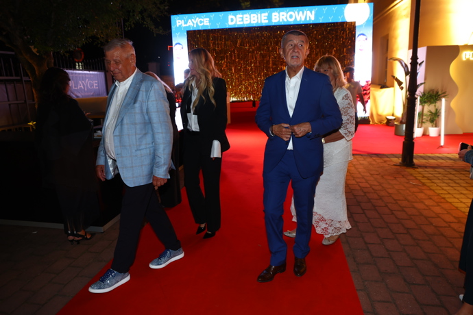 FOTO: Andrej Babiš odchází z BigBoard party. – stránka 1062