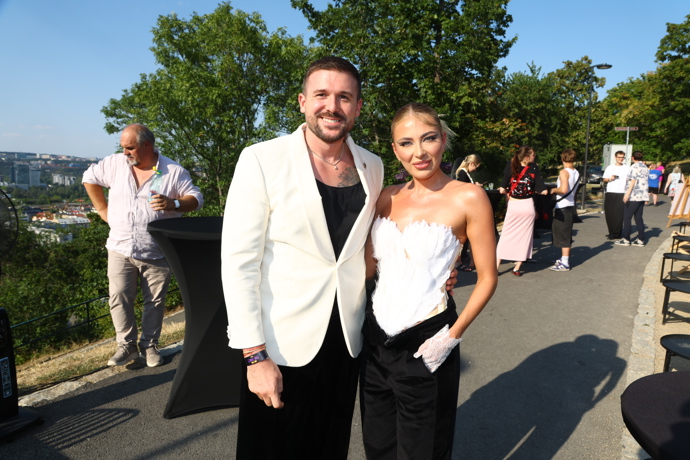 FOTO: Anet s Jiřím naopak pár tvoří i po vile. – stránka 2