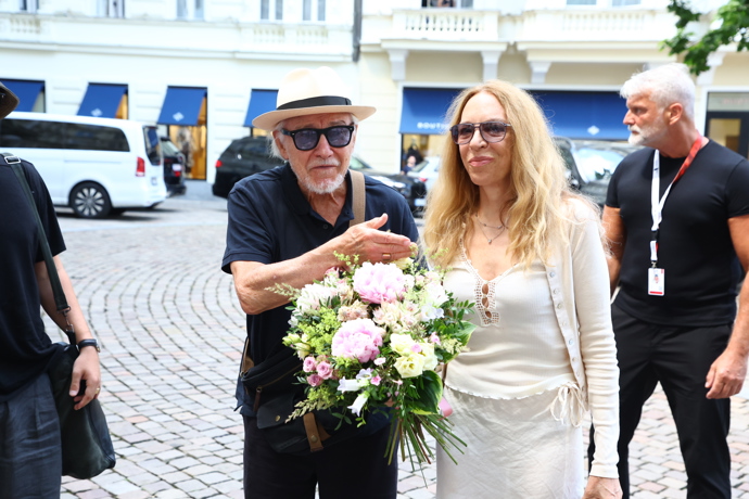 FOTO: Harvey Keitel s manželkou. – stránka 8