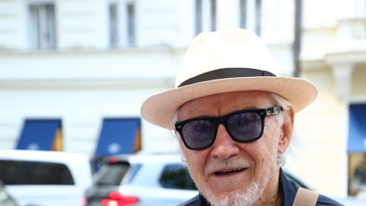 FOTO: Harvey Keitel pžřiletěl do Karlových Varů.