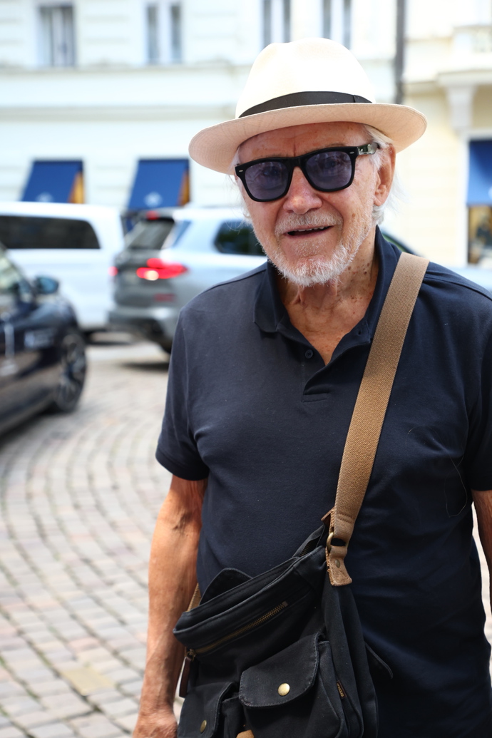 FOTO: Harvey Keitel pžřiletěl do Karlových Varů. – stránka 7