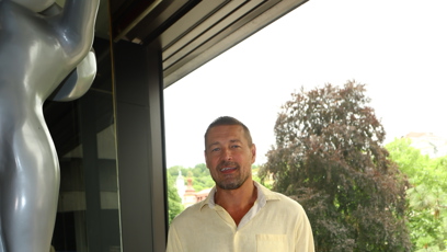 FOTO: Petr Jákl si čas ve Varech užívá.