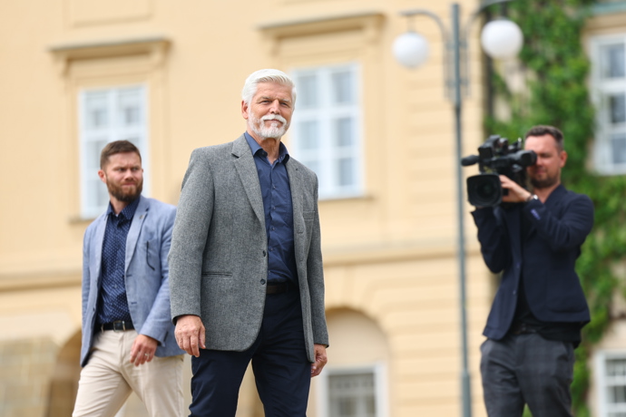 FOTO: Petr Pavel pozdravil mladé politiky. – stránka 32