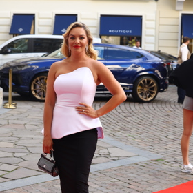Taťána Kuchařová vynesla černobílý outfit.