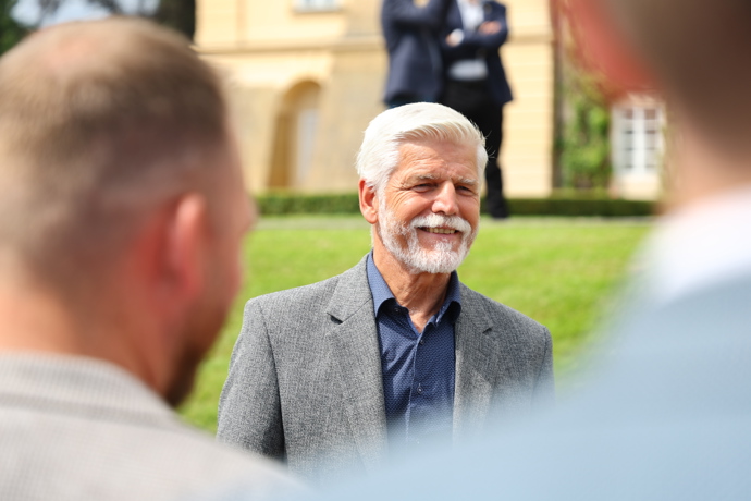 FOTO: Petr Pavel se usmíval. – stránka 26