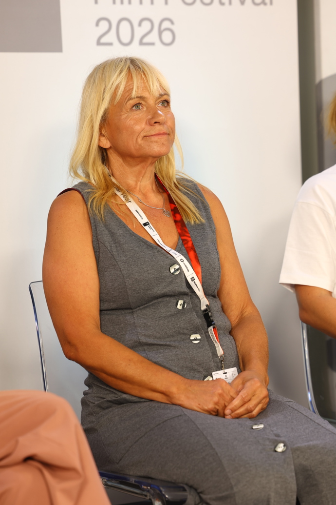 FOTO: Pavla Tomicová dorazila do domu České televize. – stránka 12