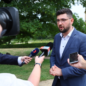 Matěj Gregor odpovídal na otázky novinářů.