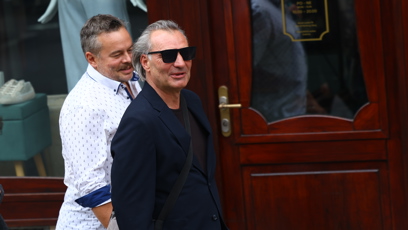 FOTO: Jiří Macháček odchází do hotelu Embassy.