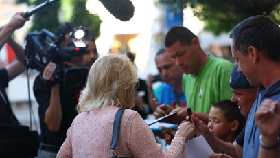 FOTO: Herečka Magda Vašáryová se podepsala fanouškům.