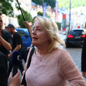 Herečka Magda Vašáryová přijela do Varů.