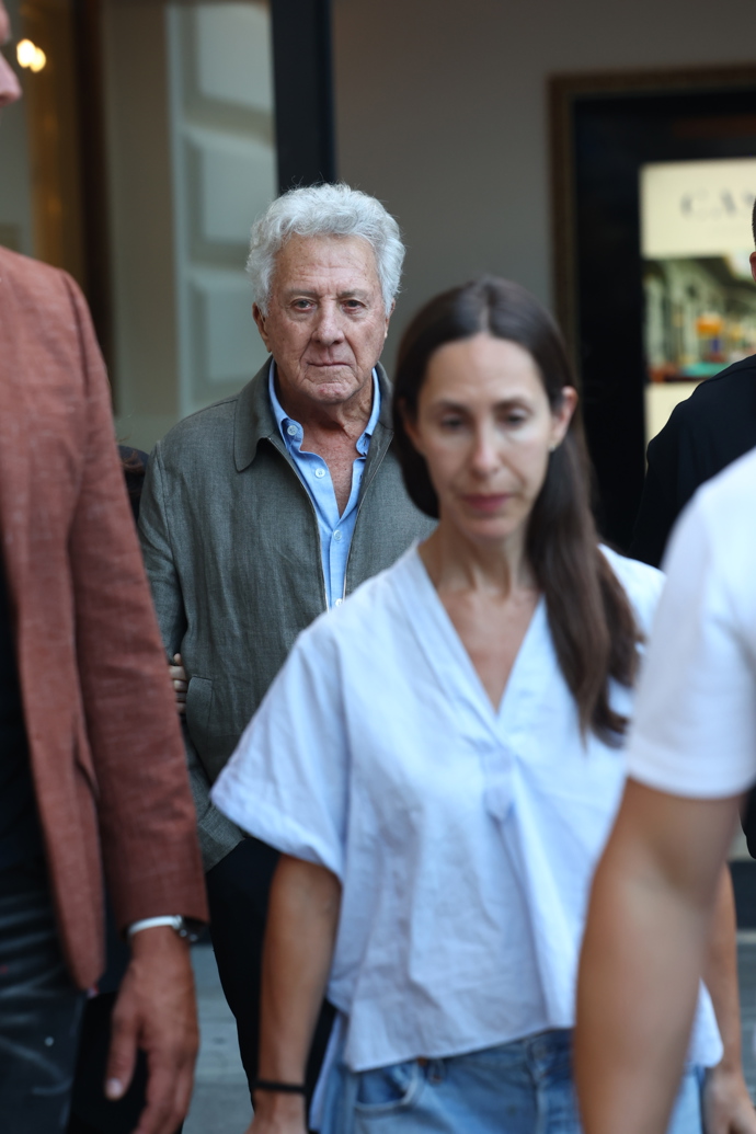 FOTO: Legendární herec Dustin Hoffman opustil Pupp a vyrazil do města. – stránka 62