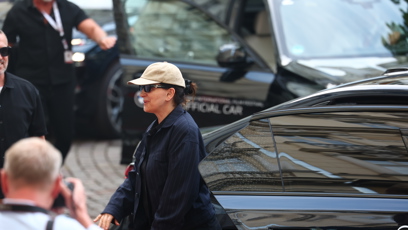 FOTO: Francouzská herečka Juliette Binoche dorazila do Varů.