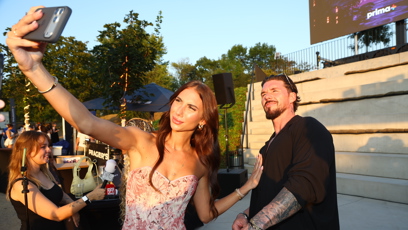 FOTO: Matyáš Hložek během tviorby selfie.