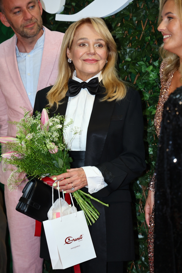 FOTO: Dagmar Havlová dorazila s kostýmu. – stránka 50
