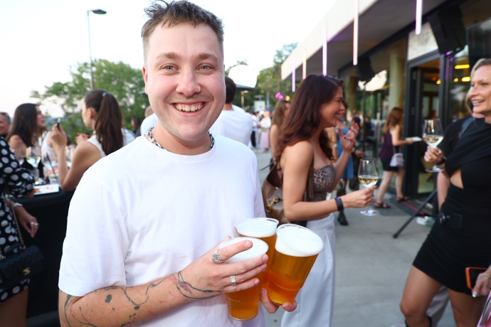 FOTO: Adam Rundus si party užíval. – stránka 37