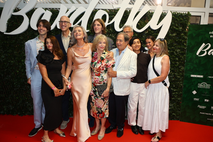 FOTO: Z premiéry Bardotky. – stránka 42