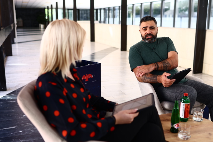 FOTO: Karen a Sandra budou po celou dobu karlovarského festivalu přinášet exkluzivní informace přímo z dění ve Varech. – stránka 4