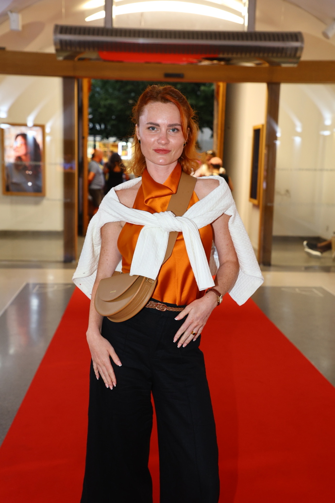 FOTO: Maria Pavlova na premiéře filmu Bardotky. – stránka 30