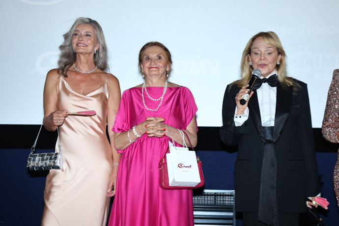 FOTO: Z premiéry filmu Bardotky. – stránka 29
