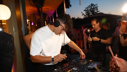 FOTO: Za pultem hrál DJ Dominik Kuchta.