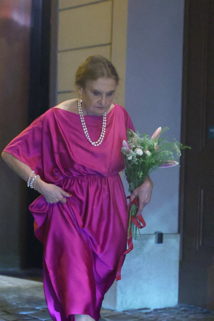FOTO: Eva Holubová na odchodu. – stránka 4